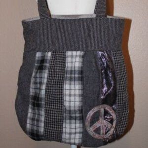 Womans Gray Peace sign pattern plaid Purse/bag